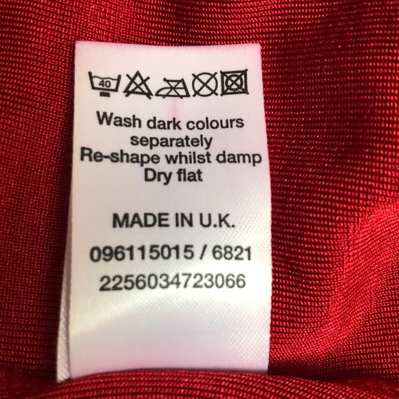 🔵 3/$20 Vintage Wallis red glittered top - Picture 6 of 6